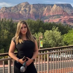 Meet your Posher, Alejandra